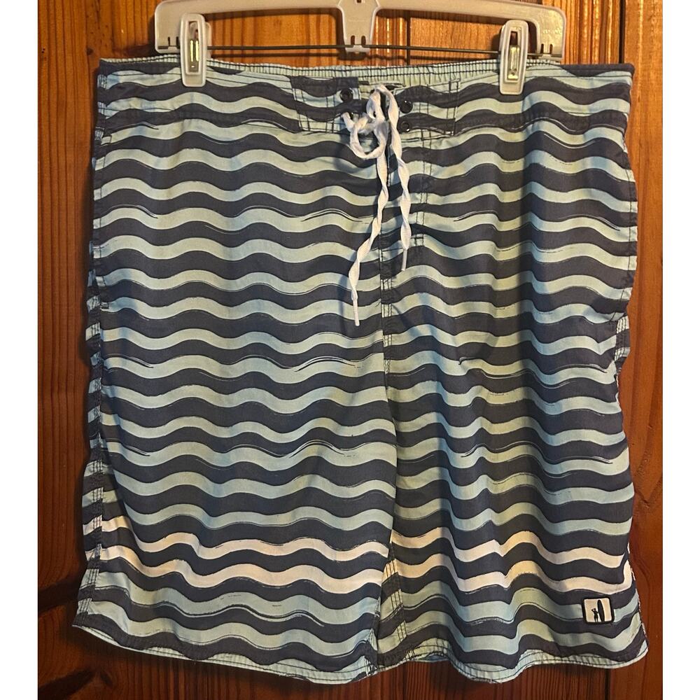 johnnie-O Board Shorts Mens XL (36) Blue Wavy Stripes 8" Inseam Drawcord Beach